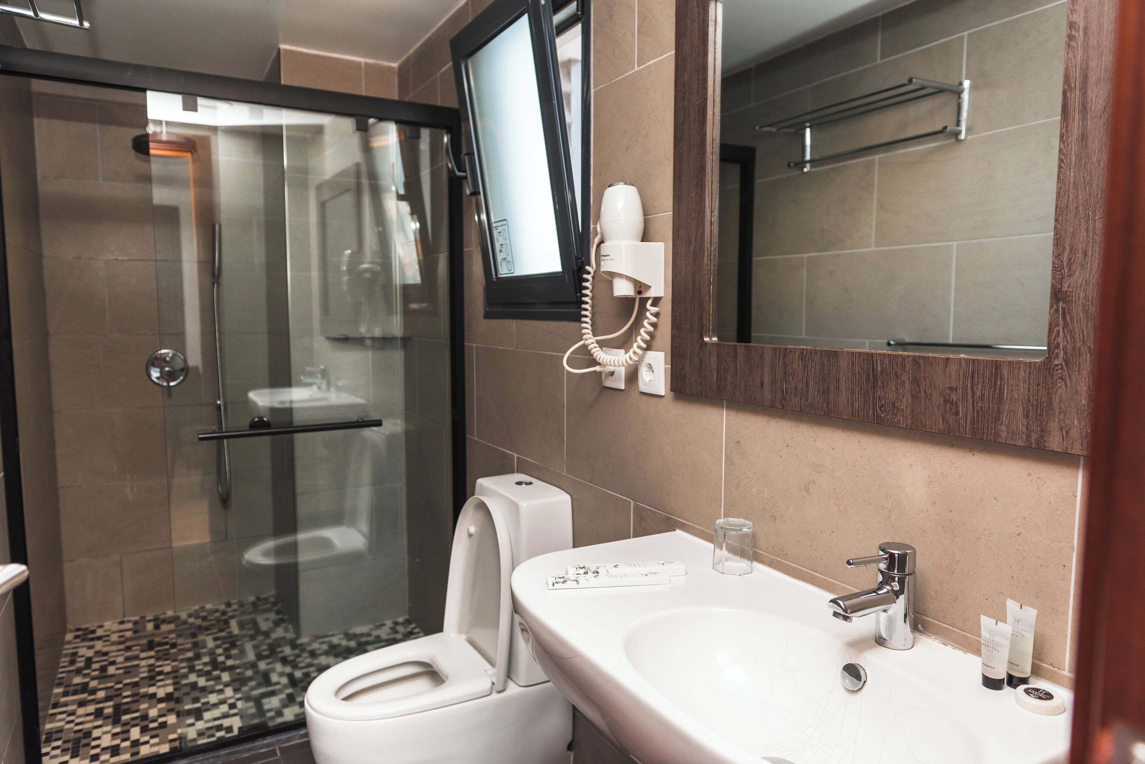 standard double room, 1 king bed | bathroom | shower, free toiletries, hair dryer, towels