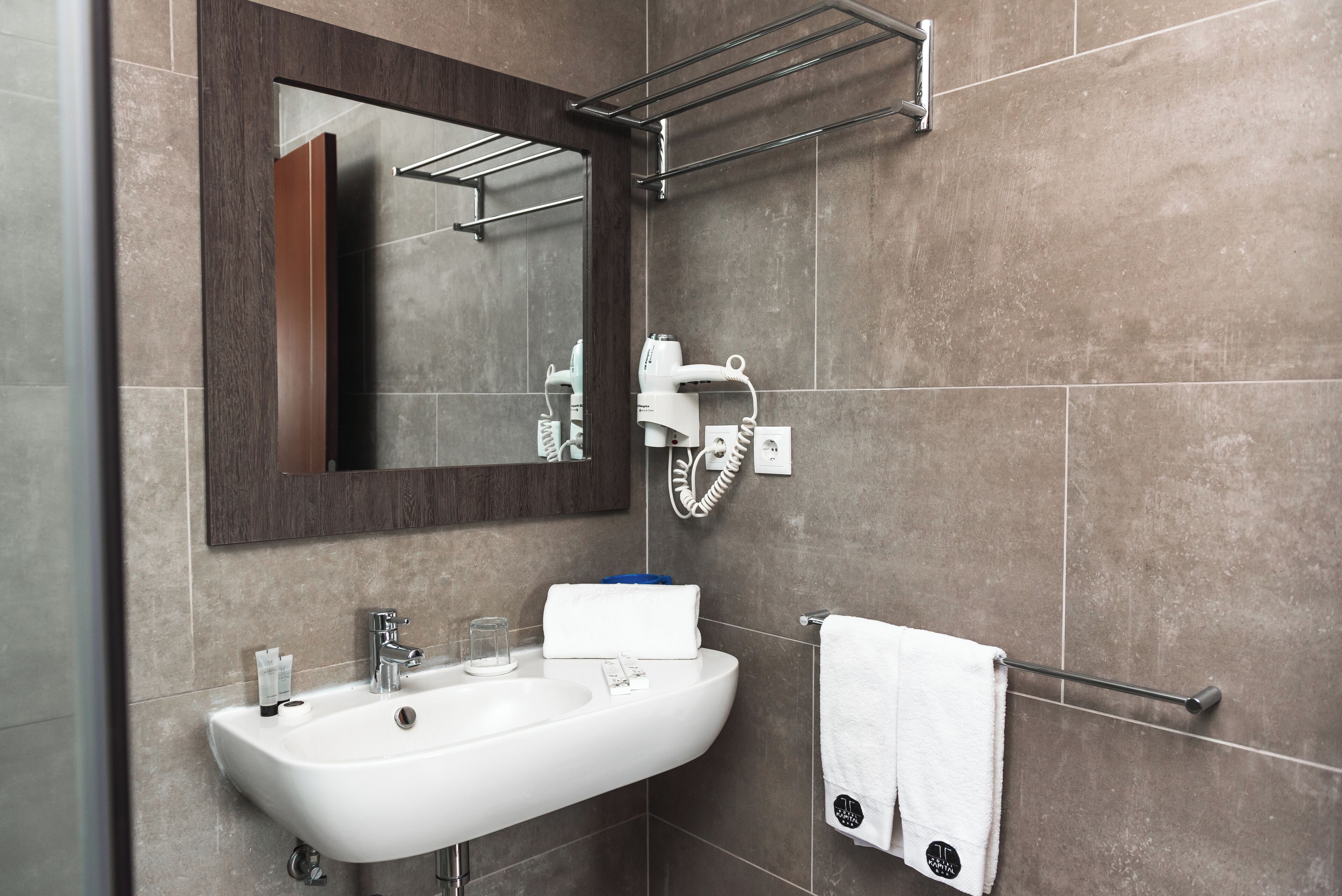 deluxe twin room, terrace | bathroom | shower, free toiletries, hair dryer, towels