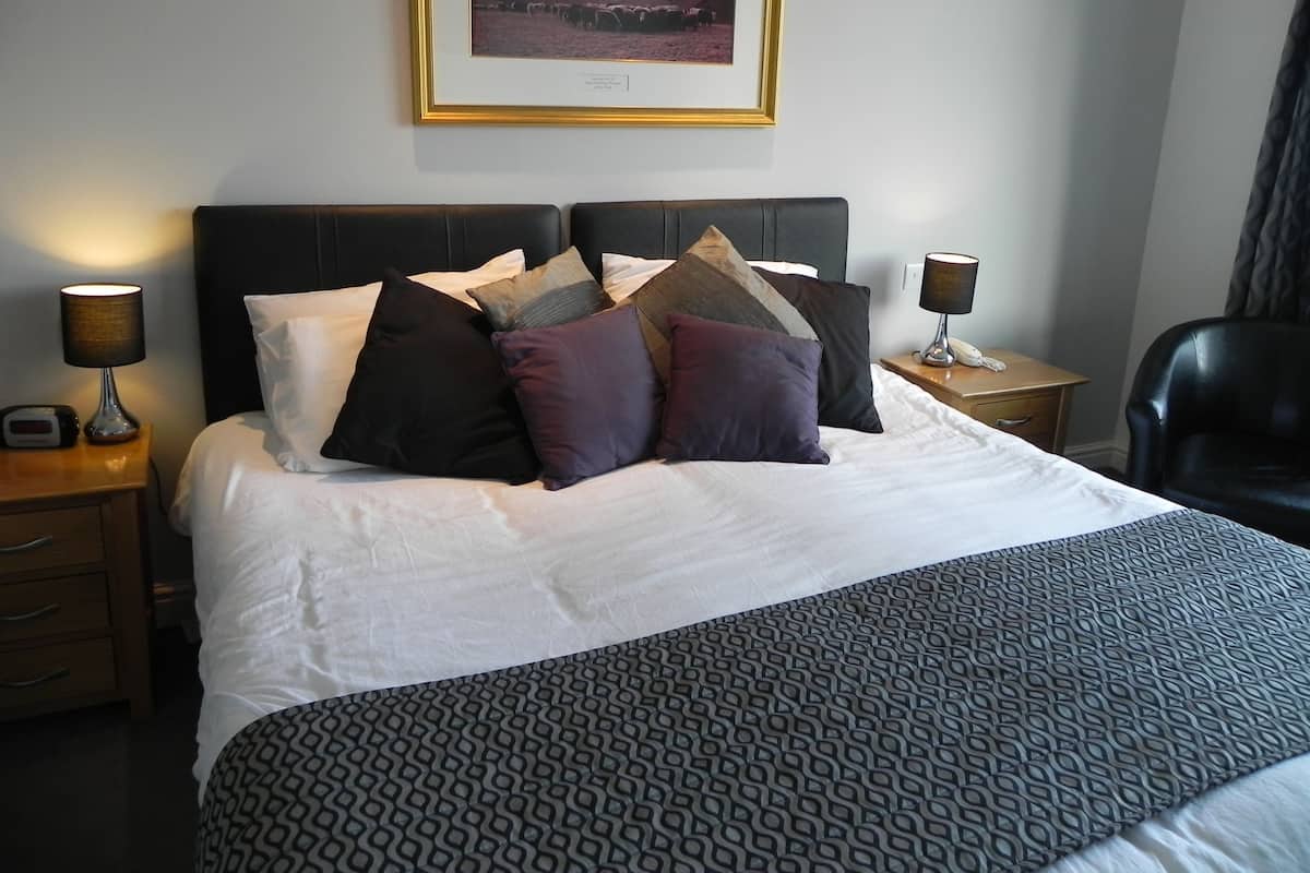Classic Double Room, Sea View | Rollaway beds, free WiFi