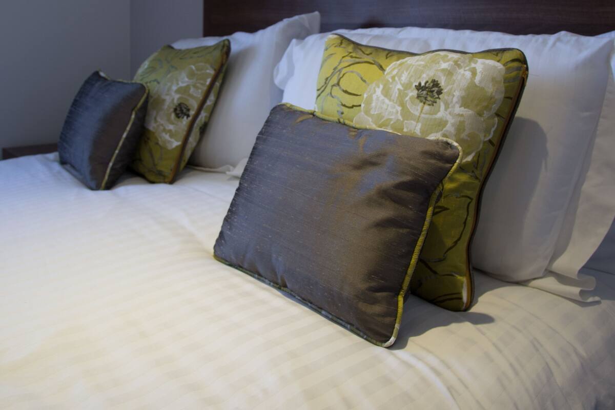 Rollaway beds (surcharge), WiFi (free)