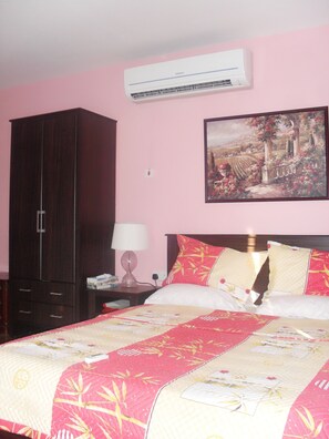 Iron/ironing board, free cots/infant beds, free WiFi - Garden Roomz Oman (Muscat)