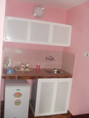 Twin Room (Red ) | Private kitchenette | Full-size fridge, electric kettle - Garden Roomz Oman (Muscat)