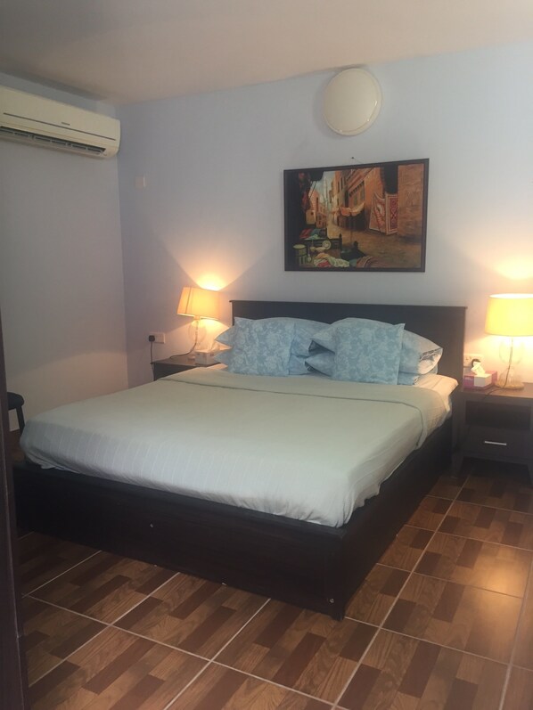 Dubbelrum (Blue) | Badrum | Dusch, gratis toalettartiklar och handdukar