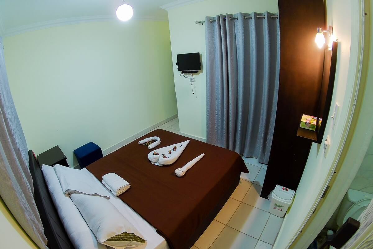Economy Double Room | Minibar, in-room safe, blackout drapes, soundproofing