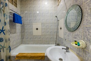 Standard Double Room, 1 Double Bed, Courtyard Area | Bathroom | Bathtub, hair dryer, towels