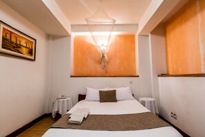 Egyptian cotton sheets, premium bedding, individually decorated - Hotel de l'Avenue - Tana City Centre (Antananarivo)