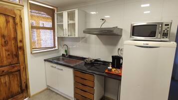 Comfort Apartment, Private Bathroom | Private kitchen | Microwave, stovetop, cookware/dishes/utensils