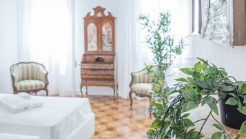 Departamento panorámico, 2 habitaciones (Check-in online) | 2 habitaciones, edredón, muebles diferentes y insonorización