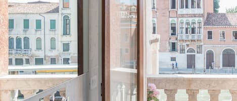 Panoramic Apartment, 2 Bedrooms (Check-in online) | Bathroom sink