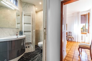 Panoramic Apartment, 2 Bedrooms (Check-in online) | Bathroom - Luxury Apartment On Grand Canal by Wonderful Italy (Venice)