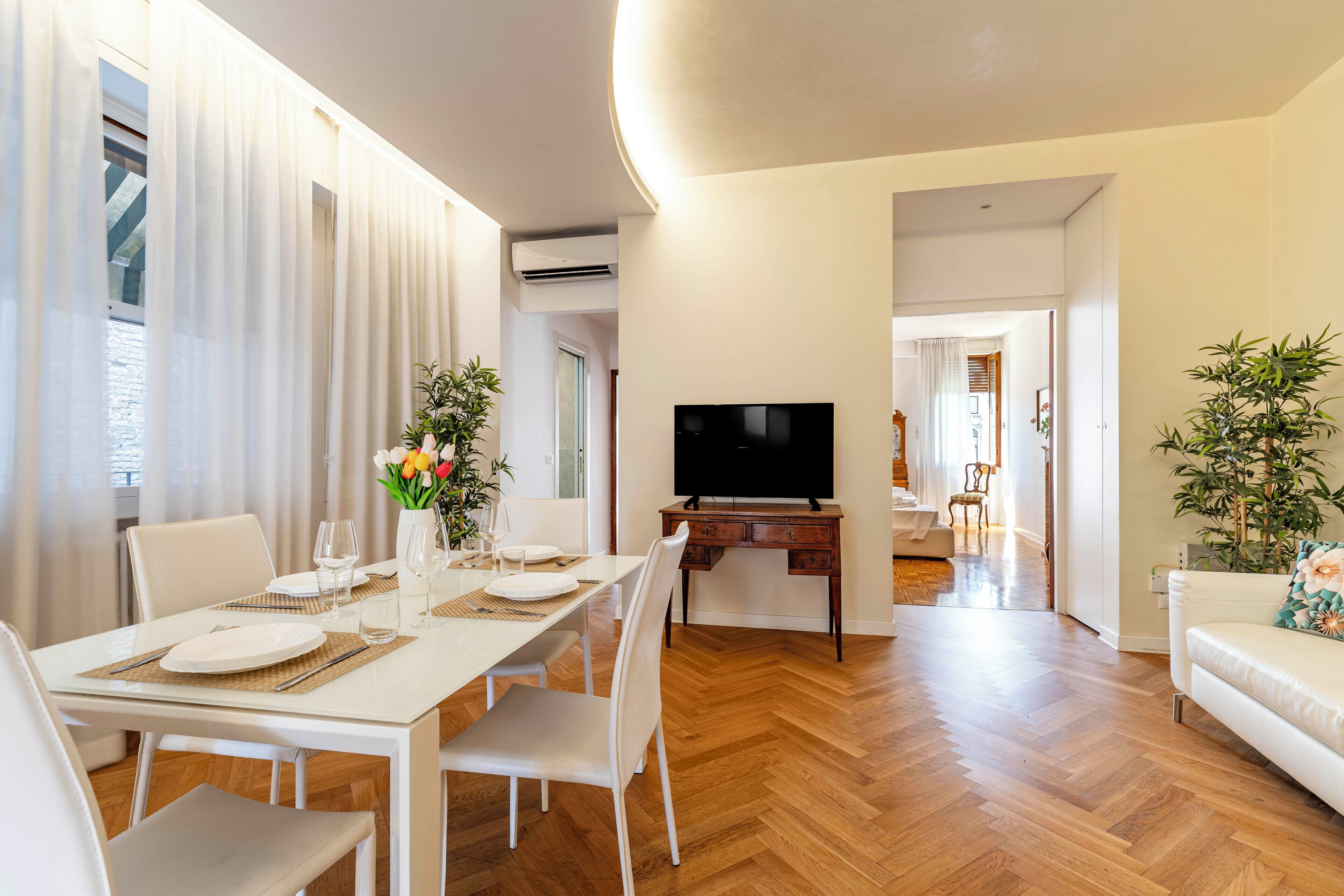 Apartamento panorámico, 2 habitaciones (Check-in online) | Comedor