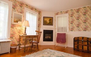 Living area - The Norman Rockwell Studio And Inn (Arlington)