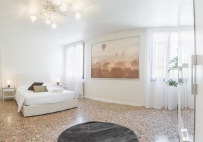Classic Apartment, 3 Bedrooms (Check-in online) | 3 bedrooms, premium bedding, down comforters, individually furnished - Penthouse Dream Apartments by Wonderful Italy (Venice)