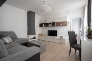 Deluxe Apartment, 2 Bedrooms (Check-in online) | Living room | Flat-screen TV - Penthouse Dream Apartments  (Venice)
