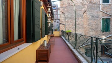 Deluxe Apartment, 2 Bedrooms (Check-in online) | Balcony