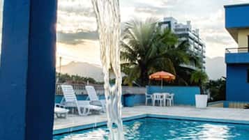 4 piscinas externas