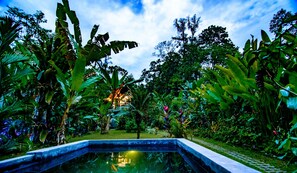 Kolam renang outdoor