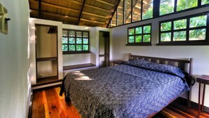 Unclassified image, 4 of 14, button - Casa de Barro (Cahuita)