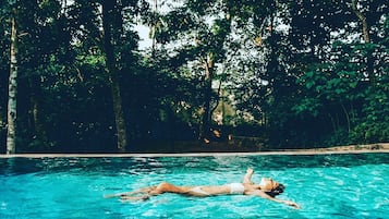 Outdoor pool, pool loungers