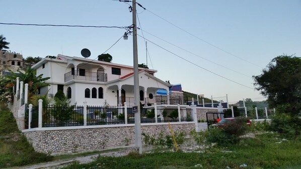 Front of property - Villa Orphee (Les Cayes)