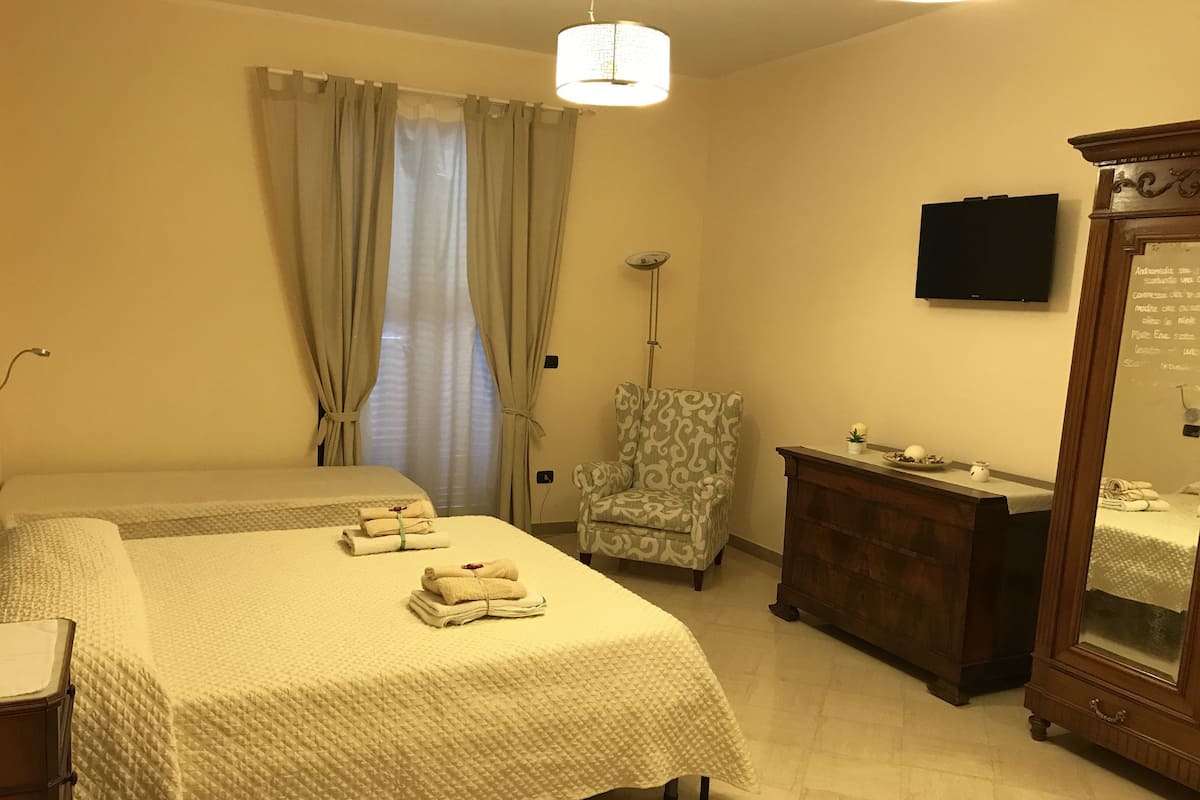 Chambre familiale | 1 chambre, système d’insonorisation, fer et planche à repasser