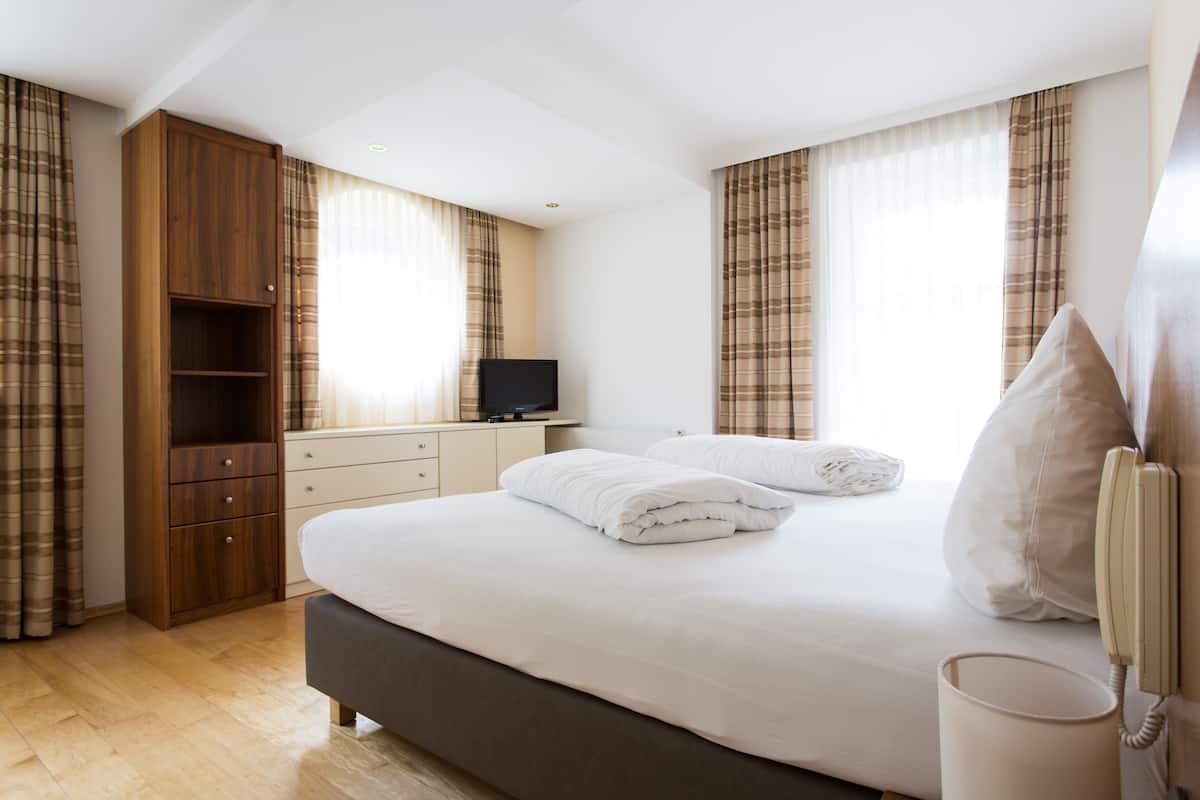Apartment, 4 Bedrooms, Balcony (+ cleaning fee 120 EUR on arrival) | In-room safe, desk, free WiFi