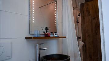 Departamento, 2 camas individuales | Lavabo en el baño