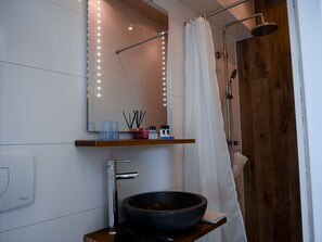 Bathroom sink - Pension Villa Tanahlot (Zandvoort)