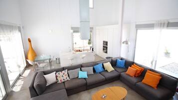 Biệt thự, 3 phòng ngủ, hồ bơi riêng | Khu phòng khách | TV plasma, đầu đĩa DVD