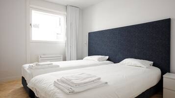 Apartment, 3 Bedrooms | 3 bedrooms, soundproofing, iron/ironing board, free cribs/infant beds