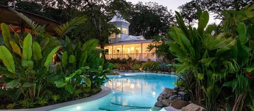Outdoor pool, sun loungers