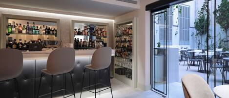 Bar (en la propiedad)