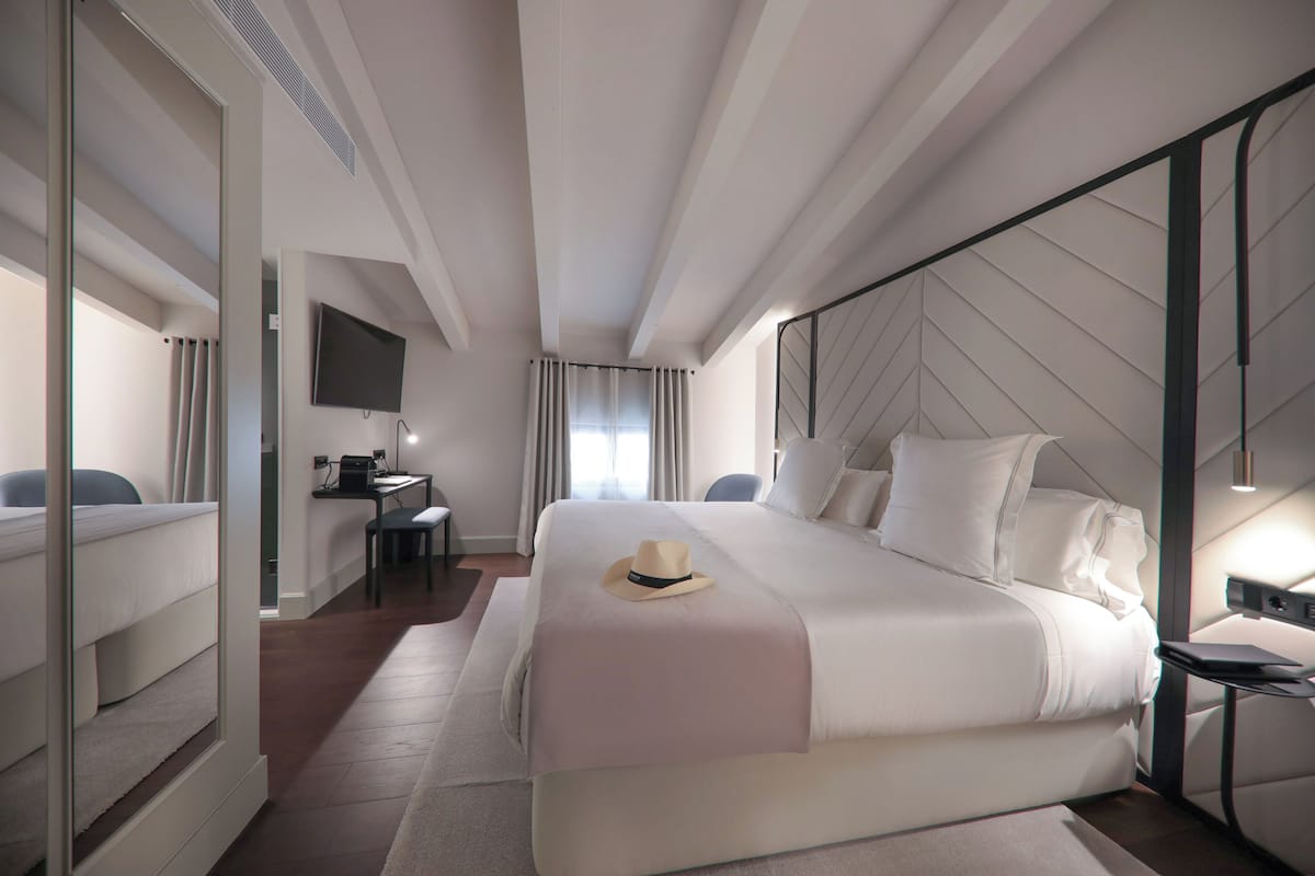 Room (Style) | Egyptian cotton sheets, premium bedding, down duvets, memory-foam beds