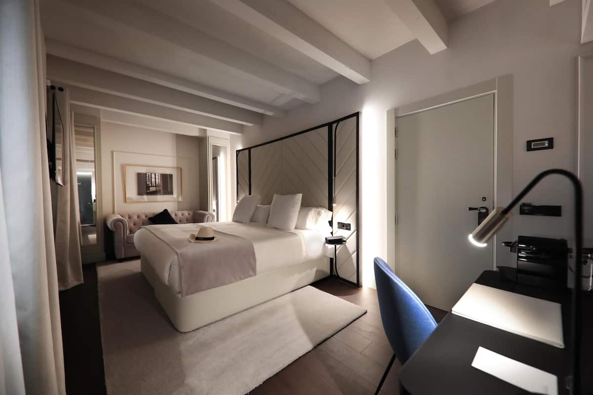 Room (Style) | 1 bedroom, Egyptian cotton sheets, premium bedding, down duvets