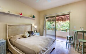 Premium-kattohuoneisto, 2 makuuhuonetta, patio | 2 makuuhuonetta, yksilöllisesti sisustettu, yksilöllisesti kalustettu