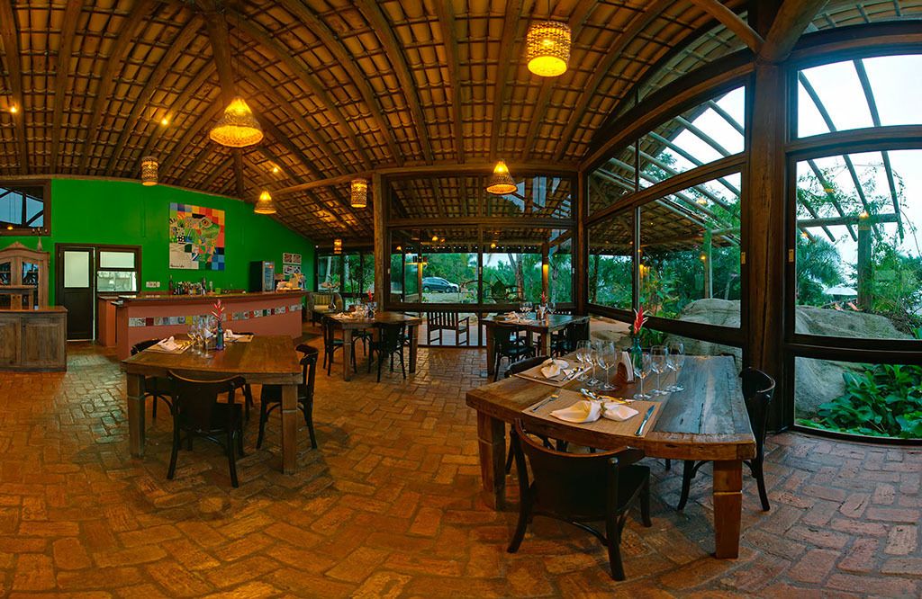 2 restaurants, breakfast, lunch, dinner served; pizza