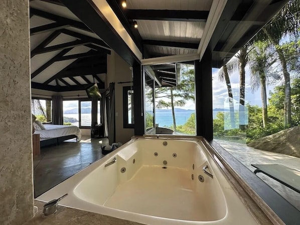 總統客房, 熱水浴缸 | 高級寢具、客房內保險箱、遮光布/窗簾、免費搖籃/嬰兒床