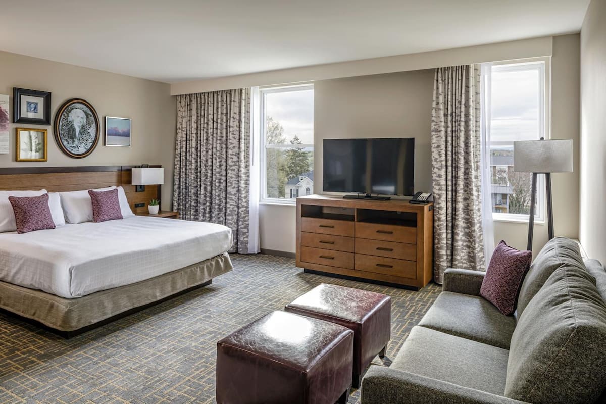 premium bedding, in-room safe, desk, blackout curtains