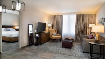 Premium bedding, in-room safe, desk, blackout drapes