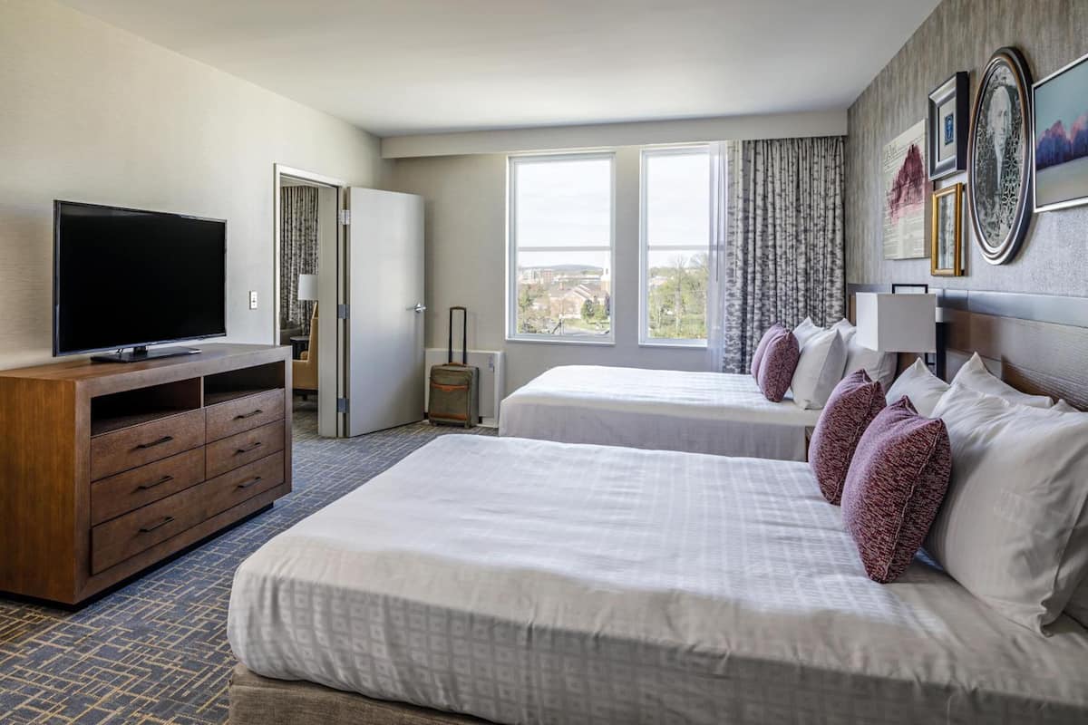 premium bedding, in-room safe, desk, blackout curtains