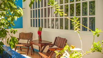 Junior Suite, Multiple Beds, Private Bathroom (Main Hotel) | Terraço/pátio