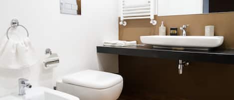 Deluxe Double Room | Bathroom