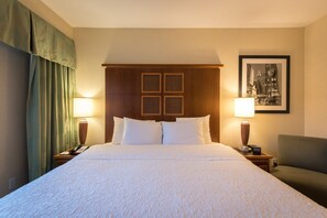 Caja de seguridad en la habitación, escritorio y cortinas blackout 