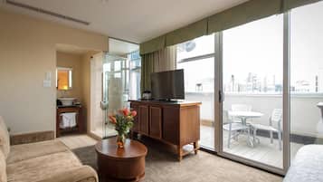 1 bedroom, in-room safe, desk, blackout drapes