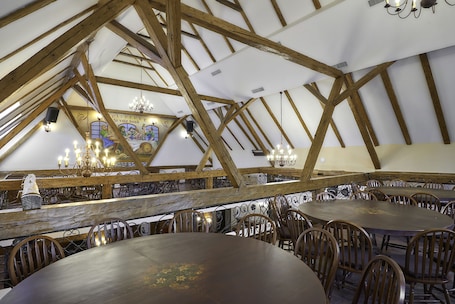 Se sirven desayunos, almuerzos y cenas; cocina local e internacional