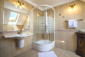 Shower, free toiletries, hair dryer, bathrobes - Resort Ambient (Cristian)
