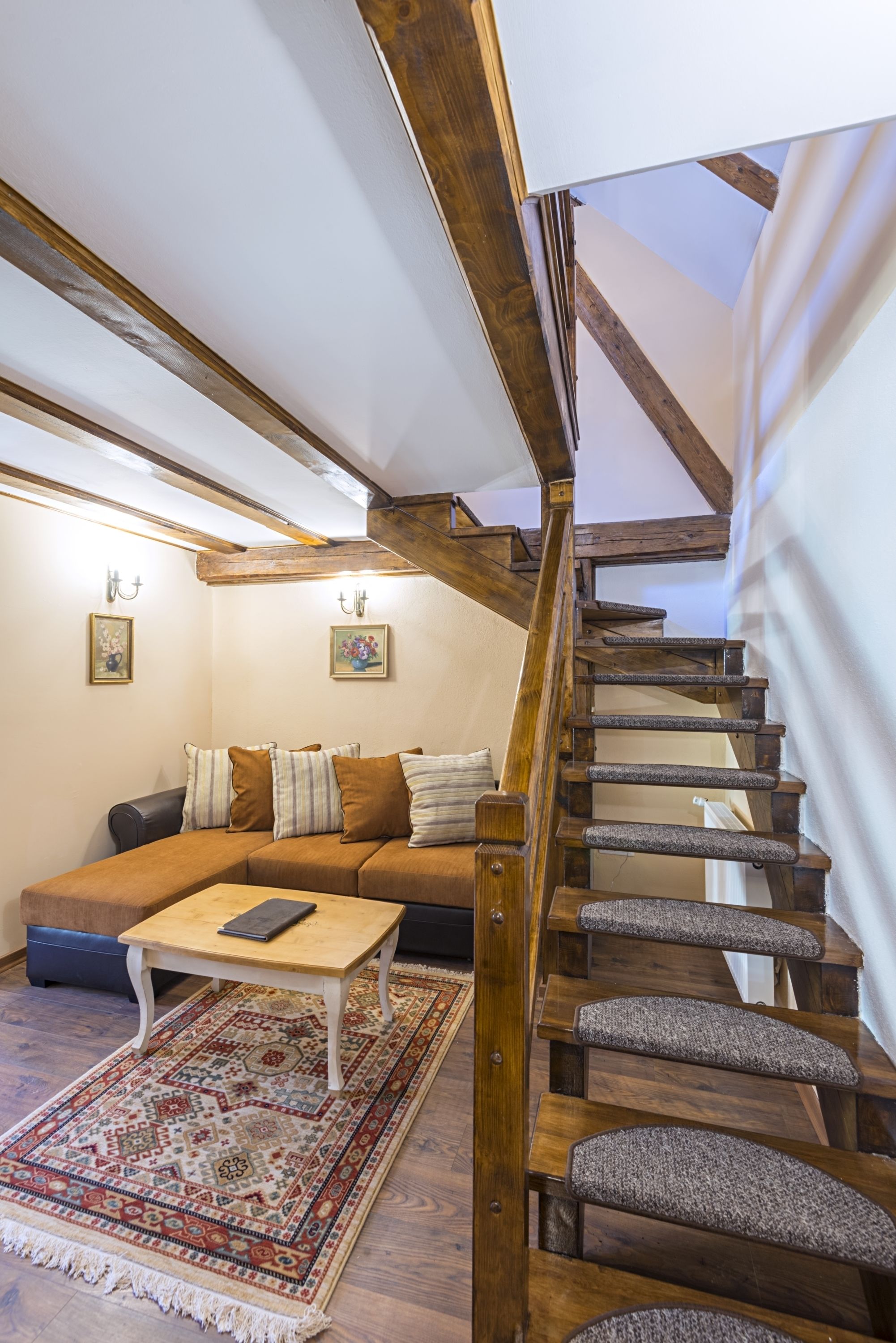 suite | living room | flat-screen tv