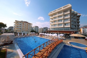 Piscine couverte, piscine extérieure