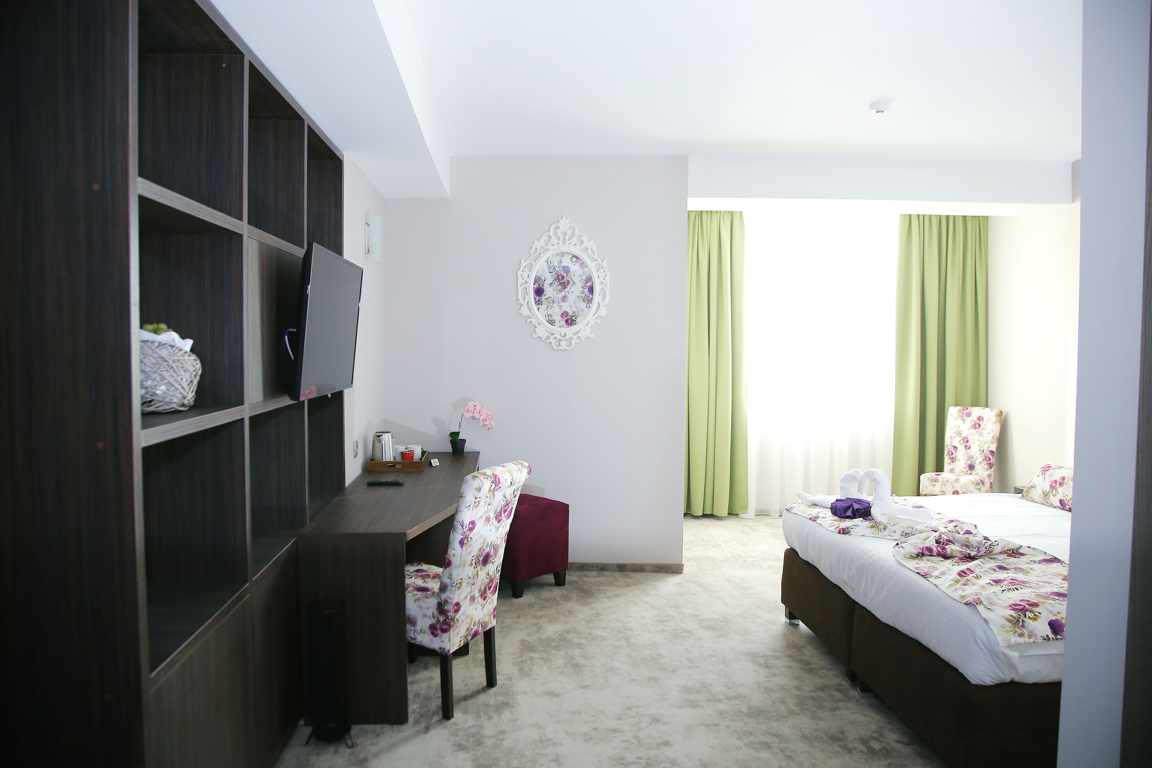 suite (prestige) | minibar, in-room safe, desk, soundproofing