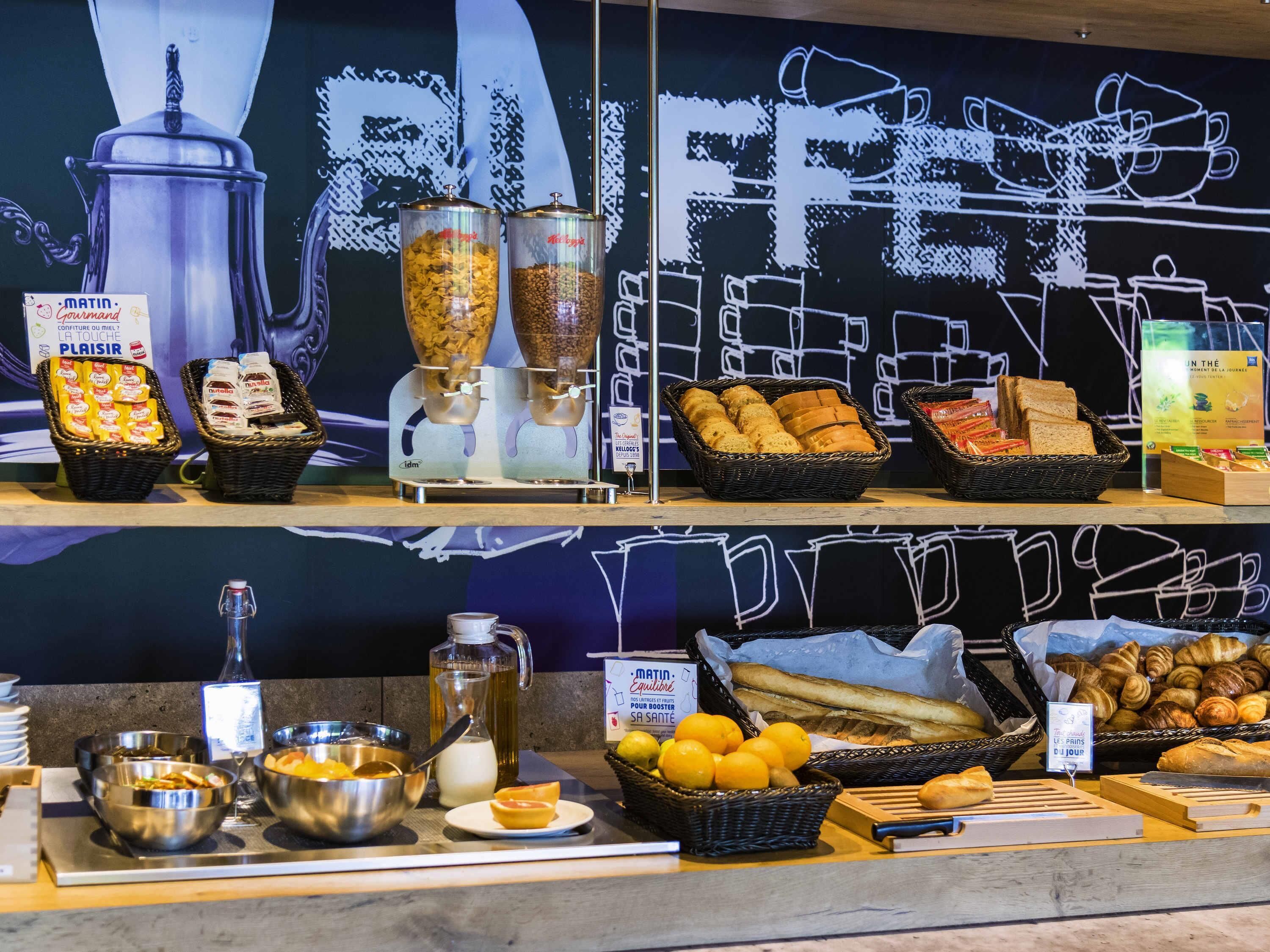 Daily continental breakfast (EUR 8.90 per person)